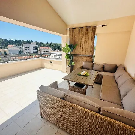 Tony Apartman *