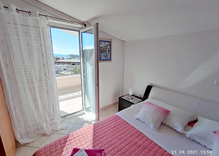 Tony Apartman Makarska