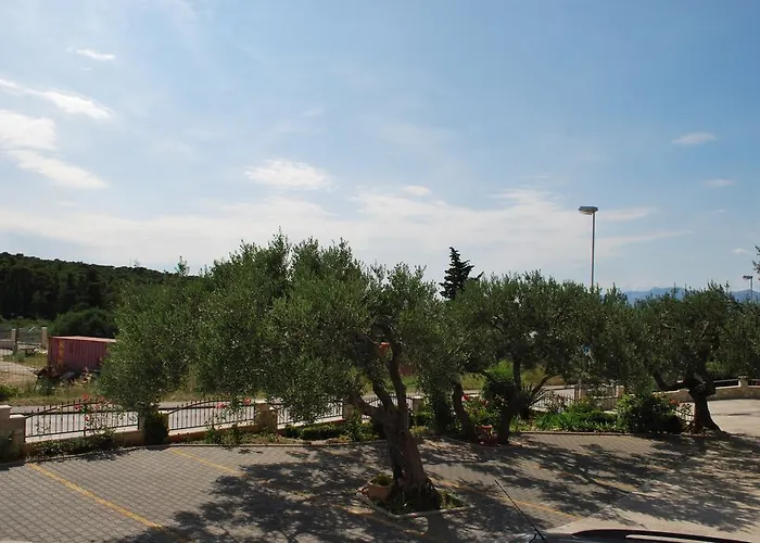 Tony * Makarska