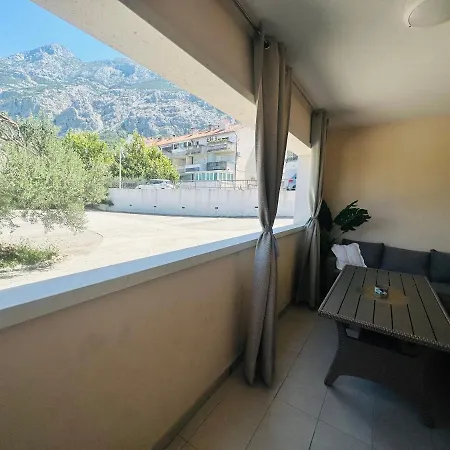 Tony * Makarska