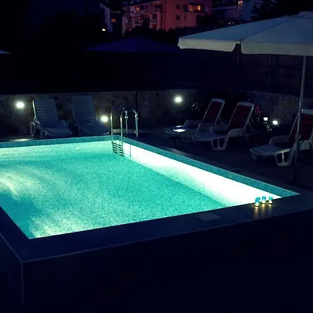 Tony * Makarska